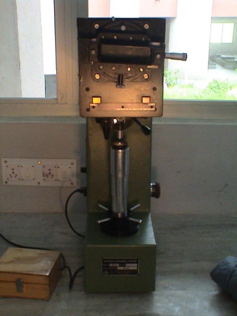 Vickers Hardness Tester