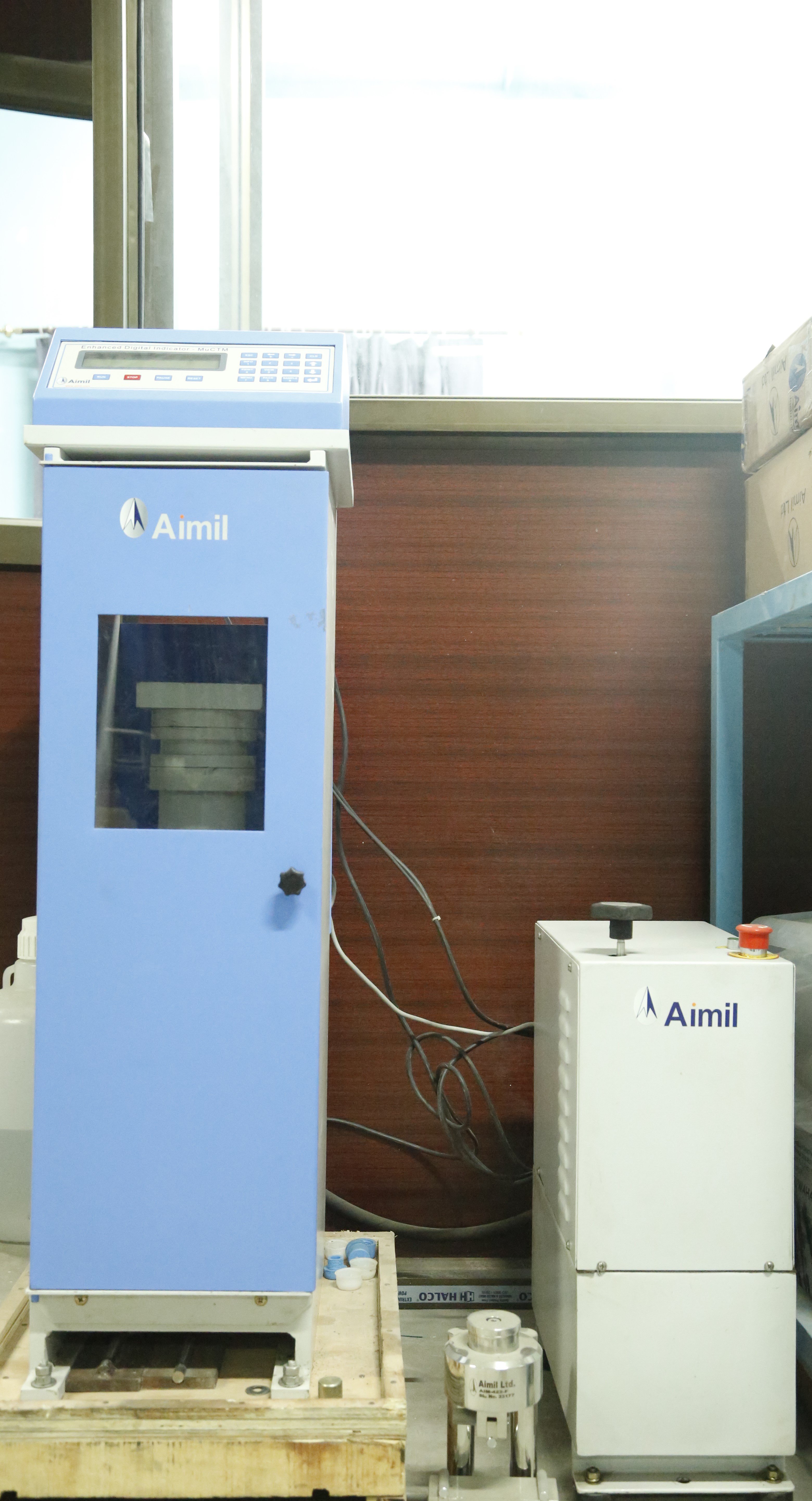 Digital compression testing machine (500 kN)