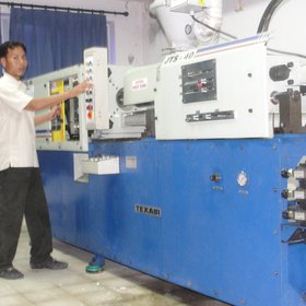 HSTP Injection Moulding machine with accessories