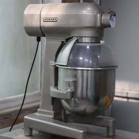 Planetary material mixer