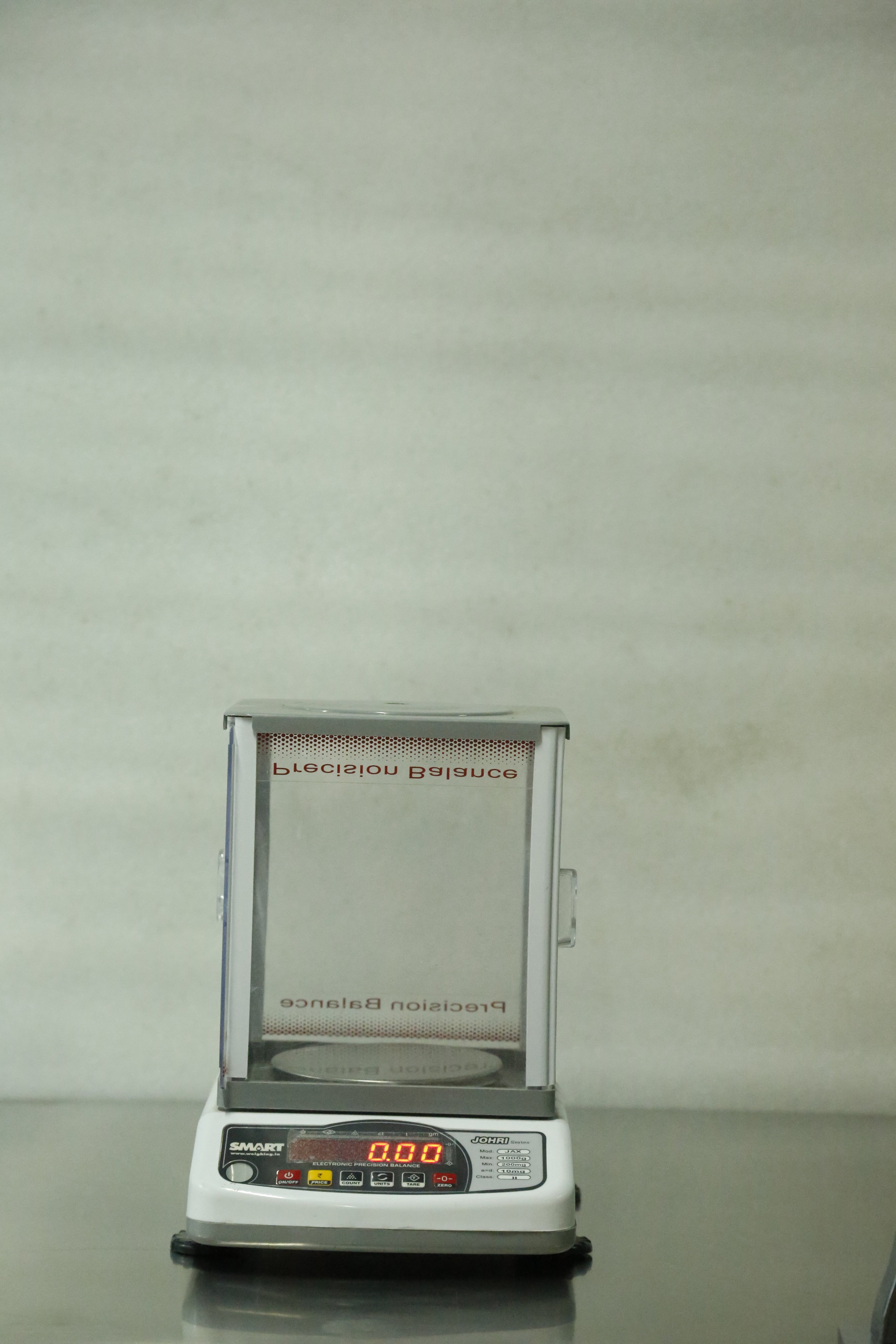 Precision balance (1kg, e=10mg)