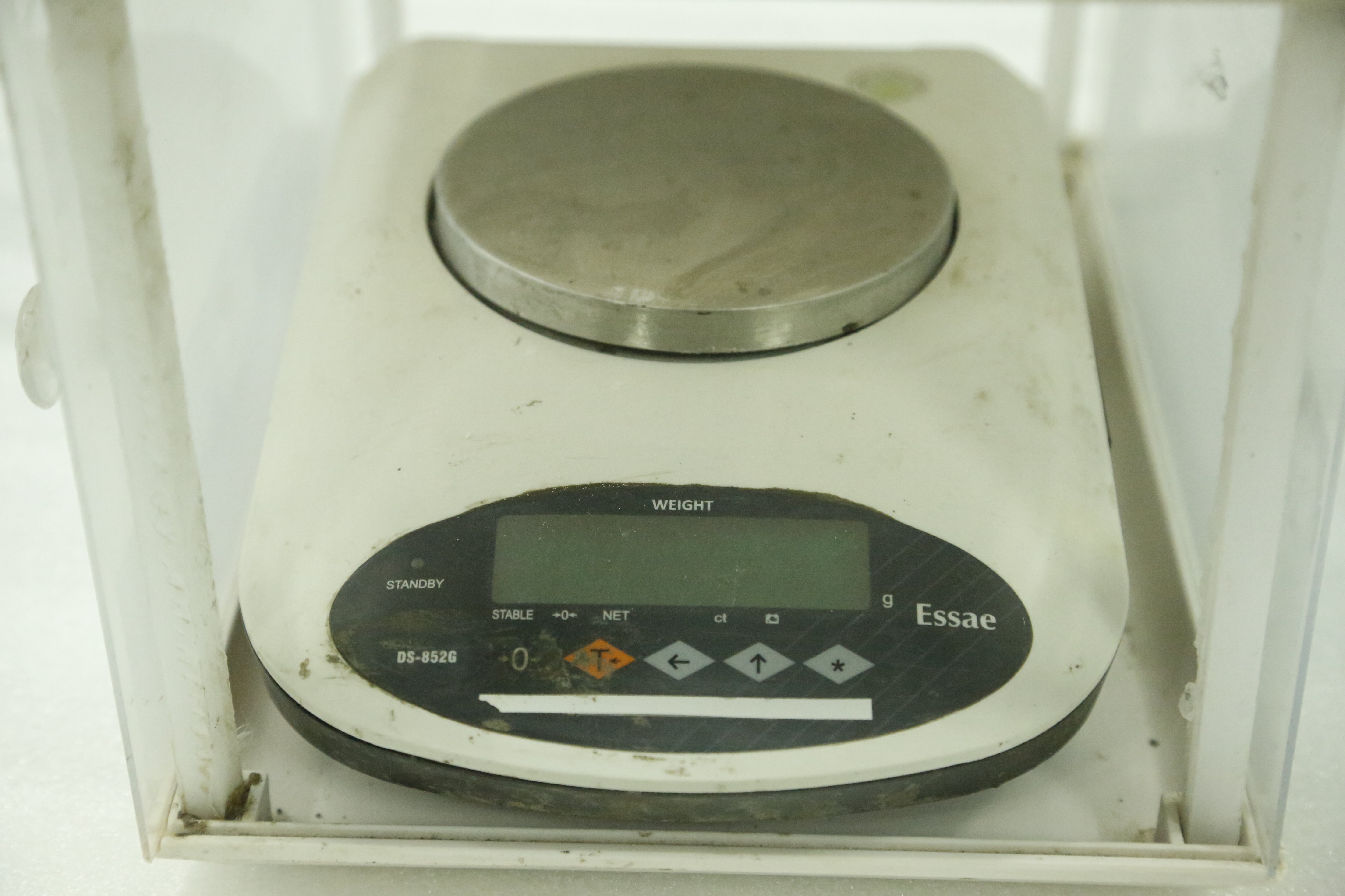 Precision balance (600 g, e=10mg)