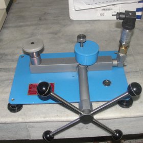 Hydraulic Dead Weight Tester