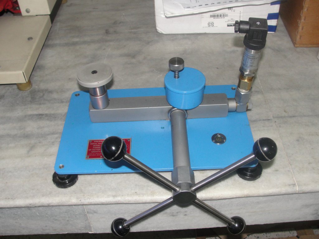 Hydraulic Dead Weight Tester