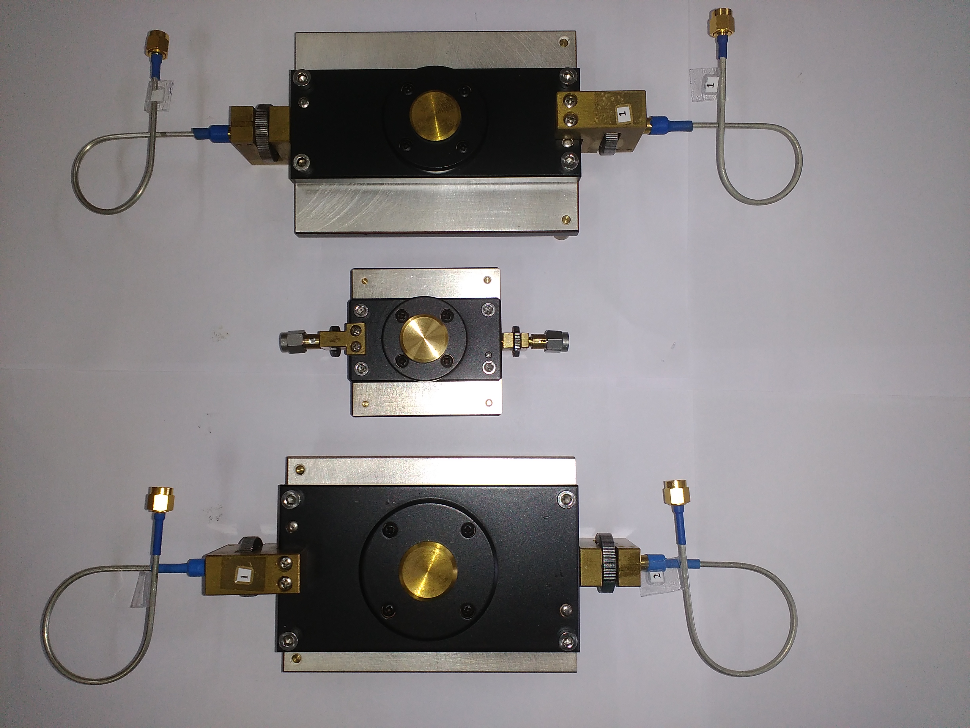 Split post dielectric resonators